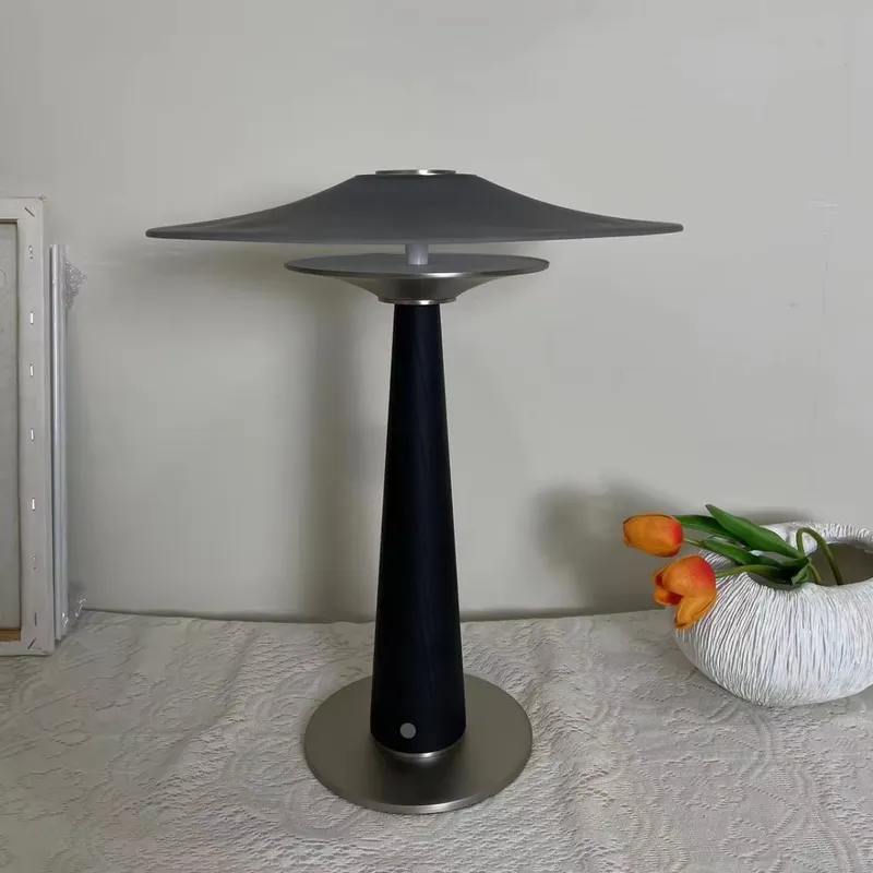 モダンな高級感あふれるスカンジナビアデザインのデスクランプ。 - Solar Lamp のレビューと価格