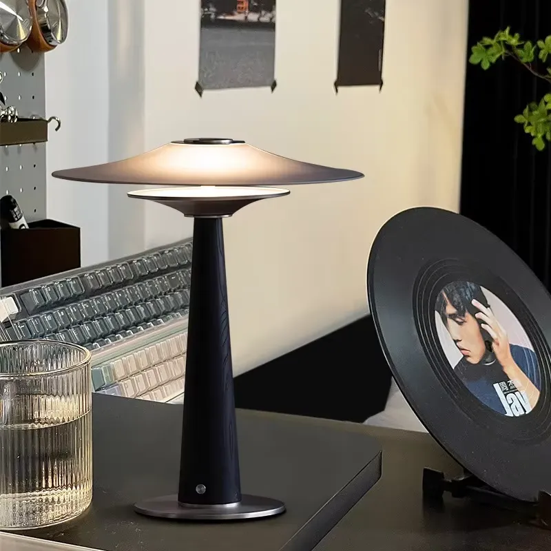 モダンな高級感あふれるスカンジナビアデザインのデスクランプ。 - Solar Lamp のレビューと価格