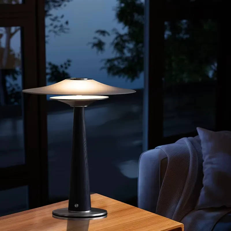 モダンな高級感あふれるスカンジナビアデザインのデスクランプ。 - Solar Lamp のレビューと価格